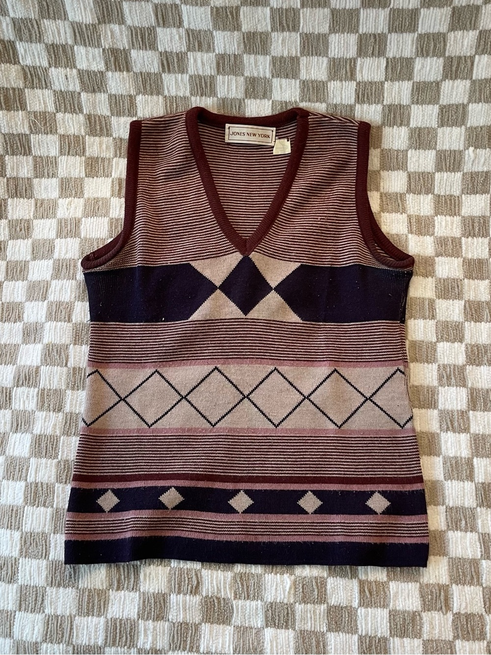 Jones New York Vintage Sleeveless Argyle Knit Vest in Burgundy and Beige